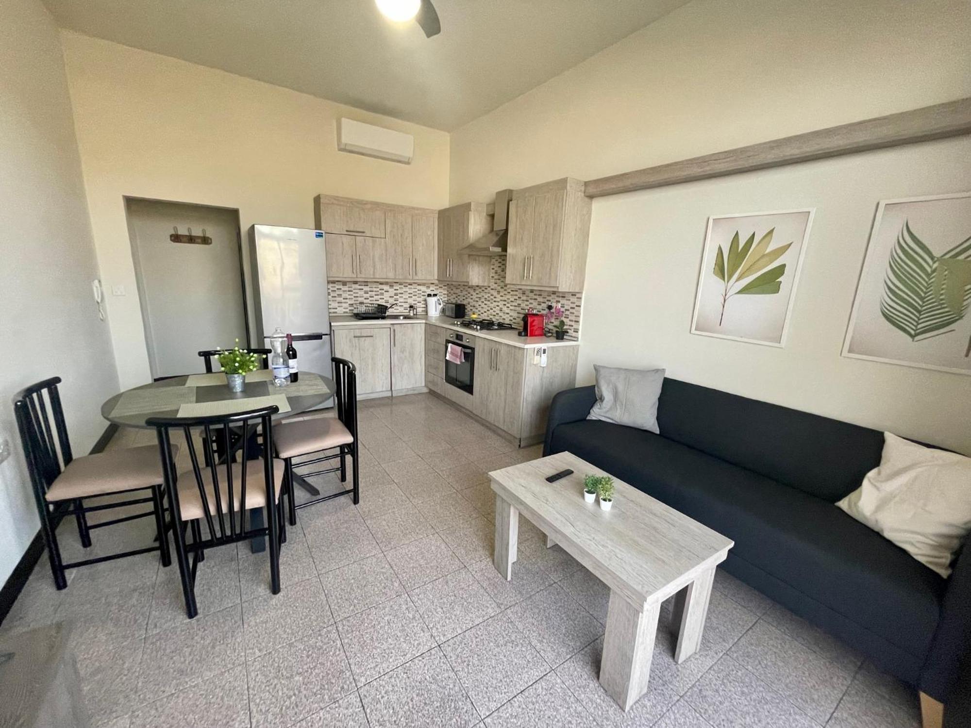 Seafront Apartment With Balcony Overlooking Marina Għajnsielem Exterior foto